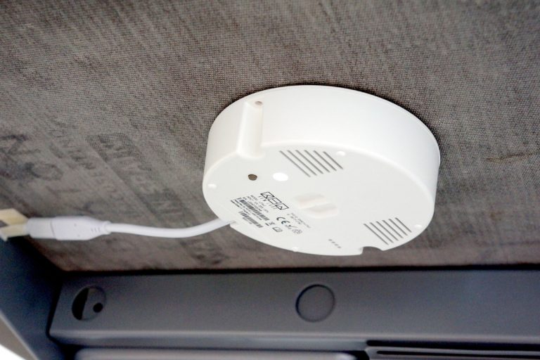 5 Reasons to Invest in an Under Desk Wireless Charger
