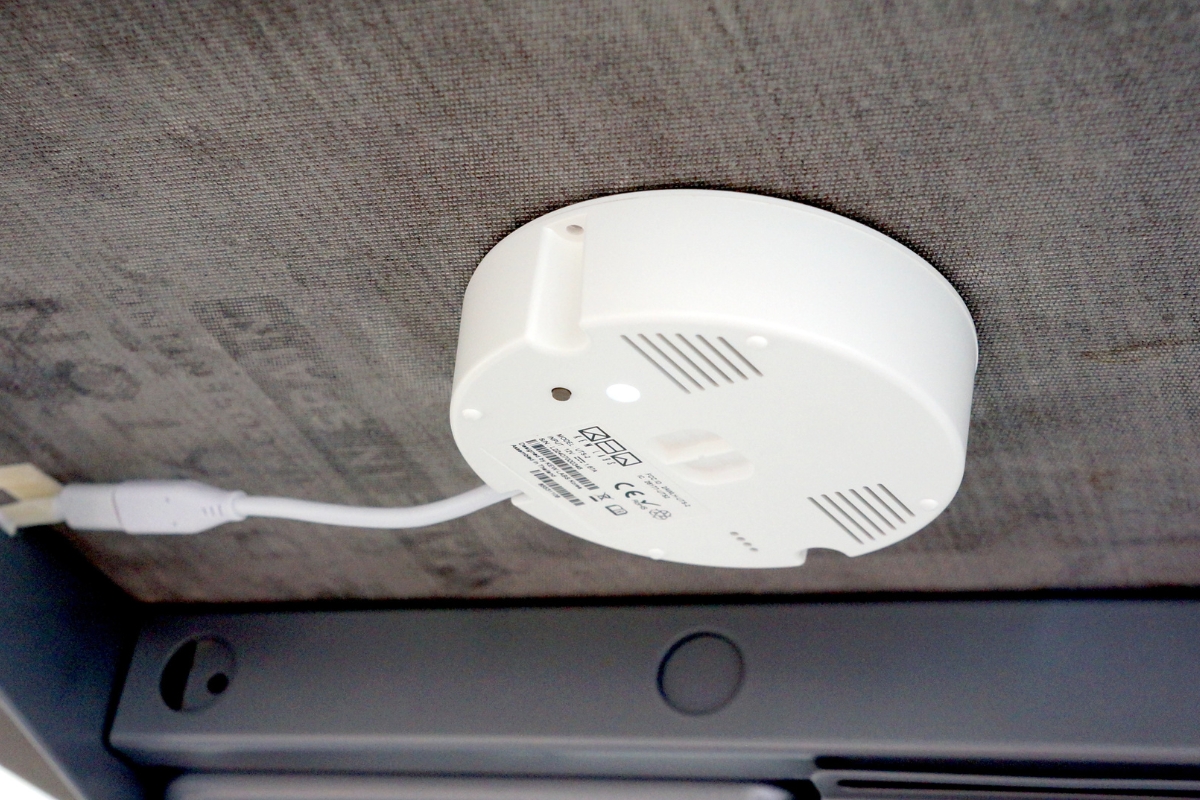 5 Reasons to Invest in an Under Desk Wireless Charger
